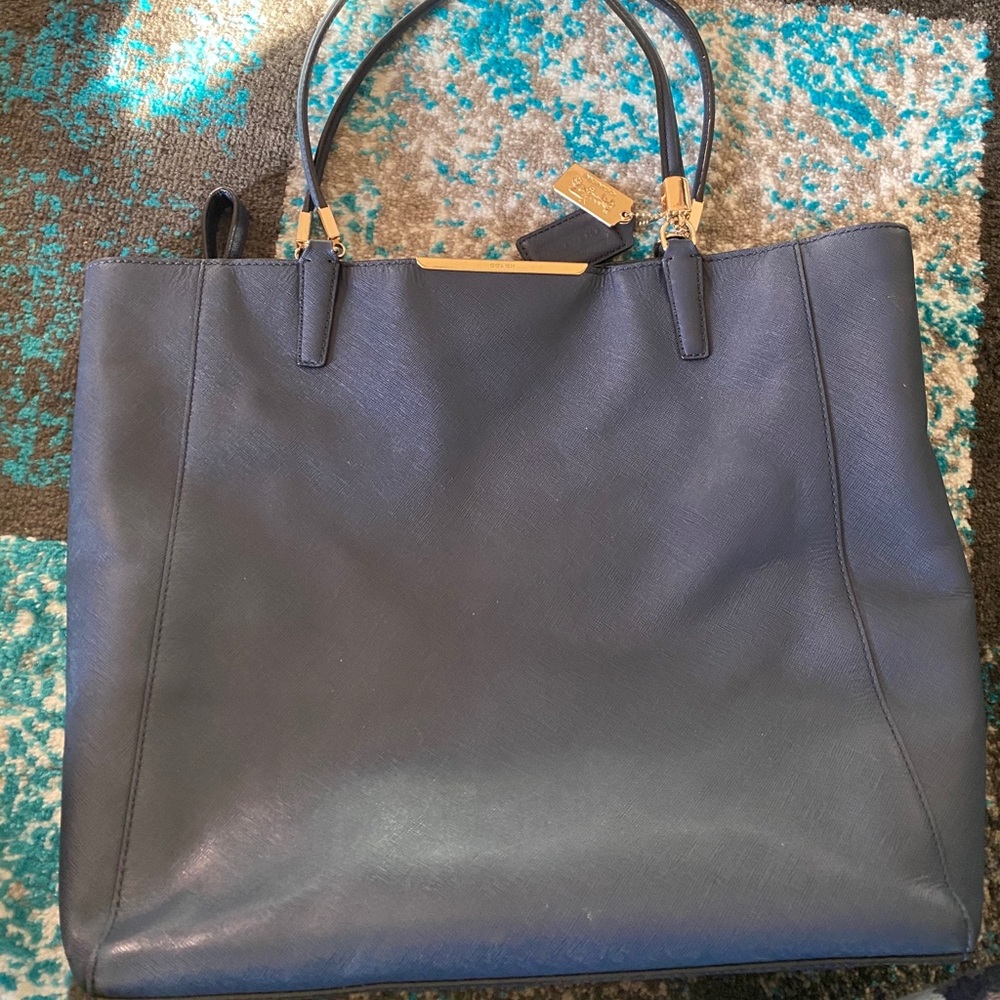 Coach - Large tote with zipper